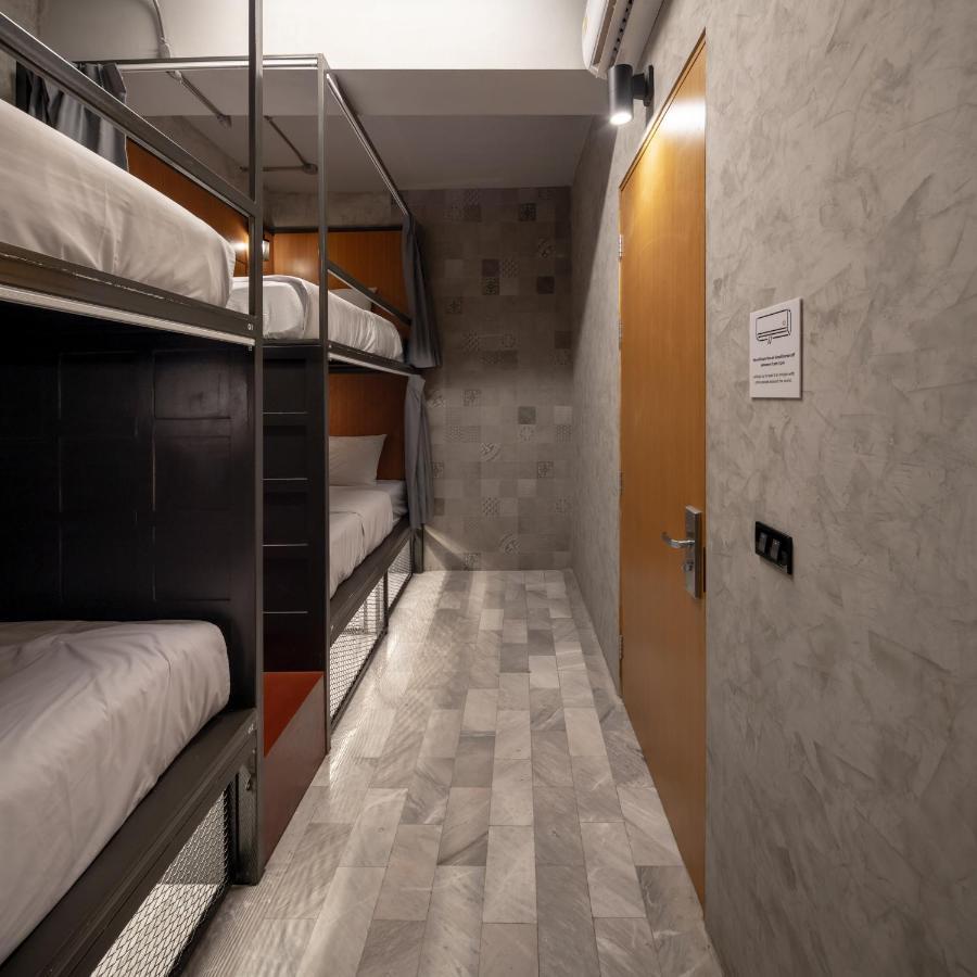 Luk Hostel Bangkok Bagian luar foto