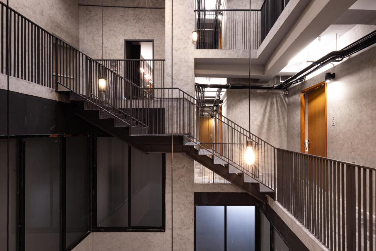 Luk Hostel Bangkok Bagian luar foto