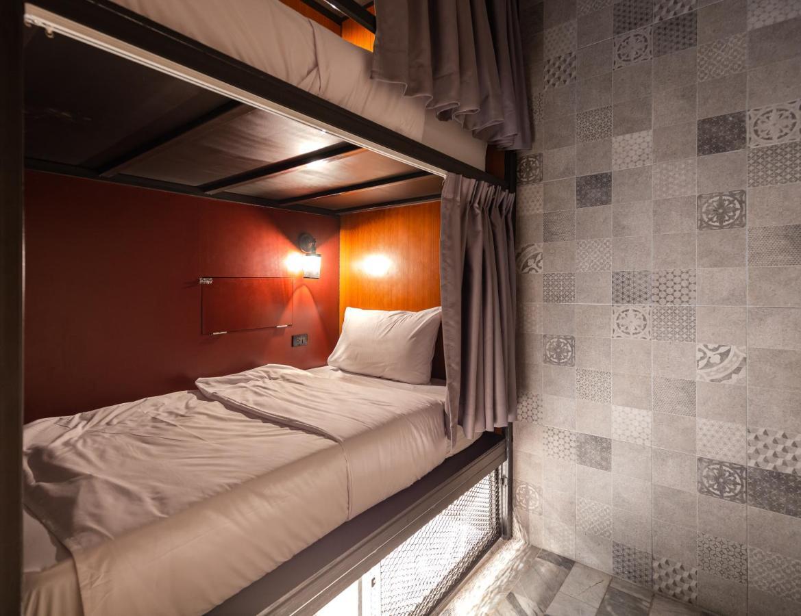 Luk Hostel Bangkok Bagian luar foto