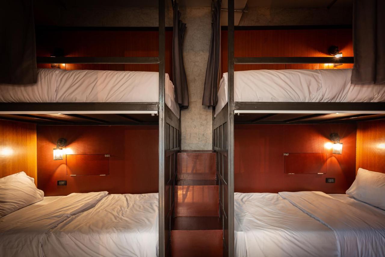 Luk Hostel Bangkok Bagian luar foto