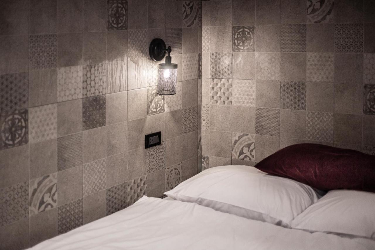 Luk Hostel Bangkok Bagian luar foto